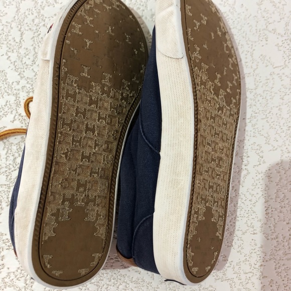 Tommy Hilfiger  size 2 - Picture 3 of 10